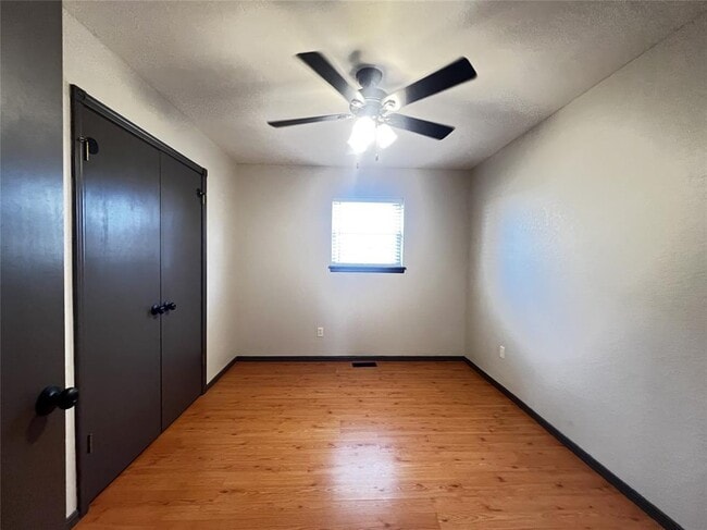 Building Photo - 819 Crystal Ln