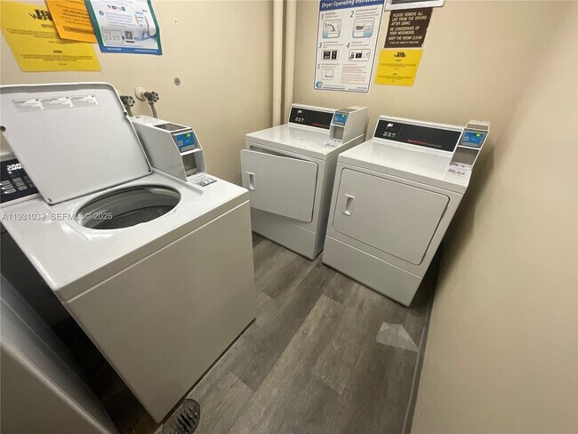 Building Photo - 1200 NE Miami Gardens Dr