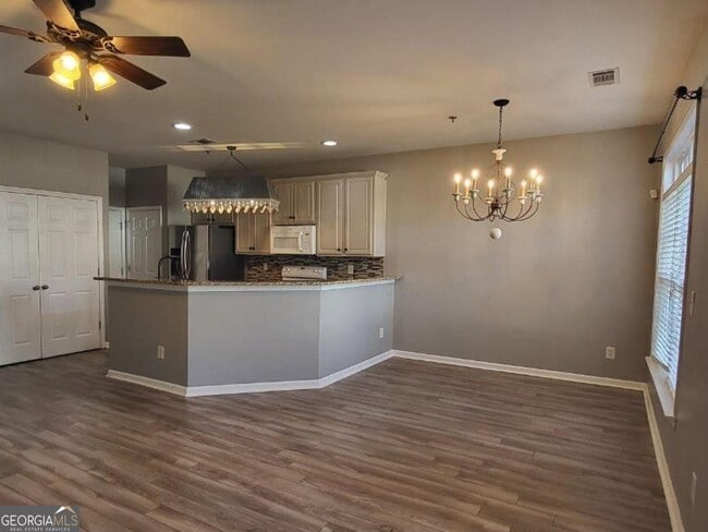 Building Photo - 45 Newnan Lakes Dr