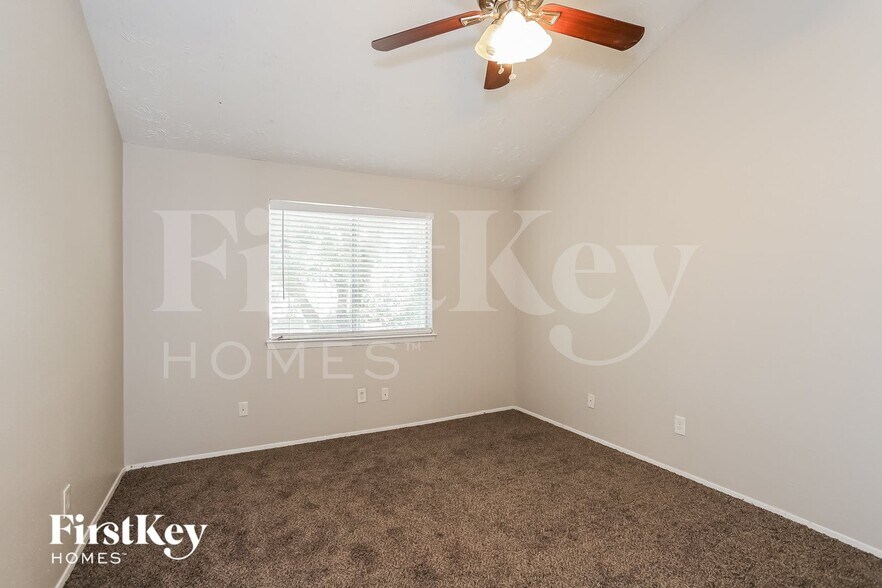 Building Photo - 20239 Misty Pines Dr