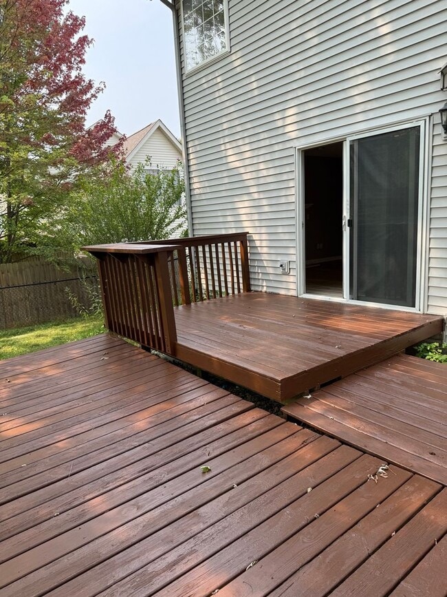 Building Photo - Spacious 4 Bed, 2.5 Bath Home in Woodgate