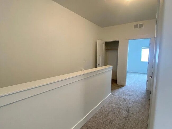 Building Photo - 348 S 3rd W