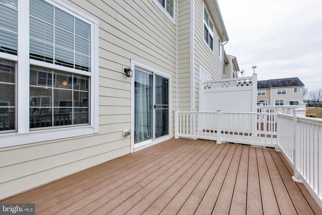 Building Photo - 7926 Silver Oak Rd