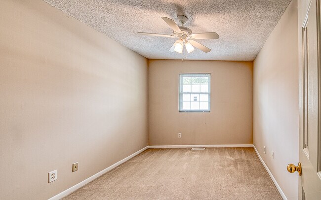 Building Photo - 7914 Gleason Dr