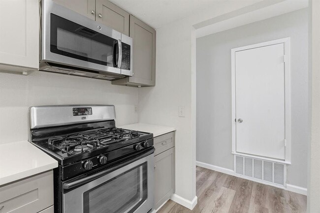 Building Photo - 3930 Leafield Dr