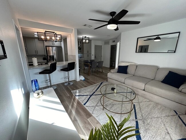 Building Photo - 3078 Broadway