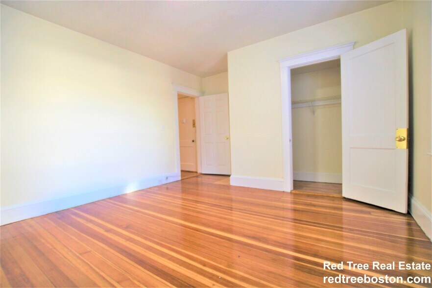 Building Photo - 15 Barrows St