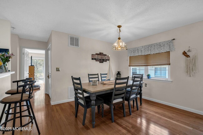 Building Photo - 143 Pine Oak Blvd