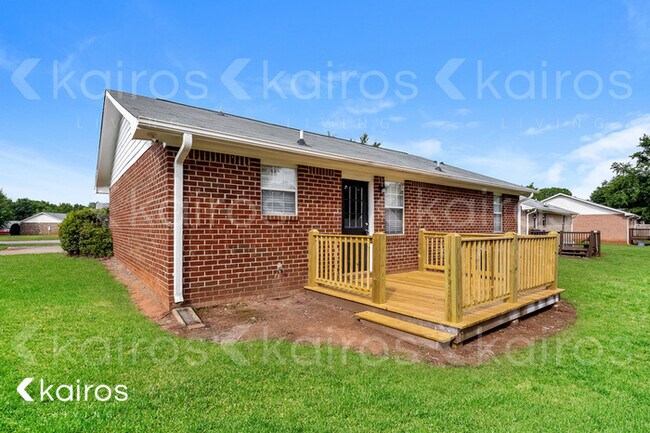 Building Photo - 385 Deerpark Drive