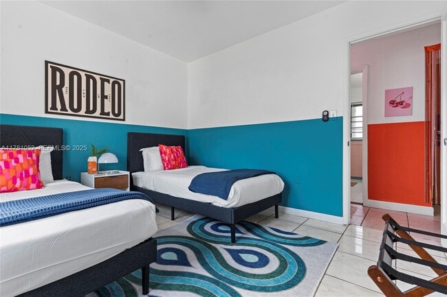 Building Photo - 260 NE 45th St