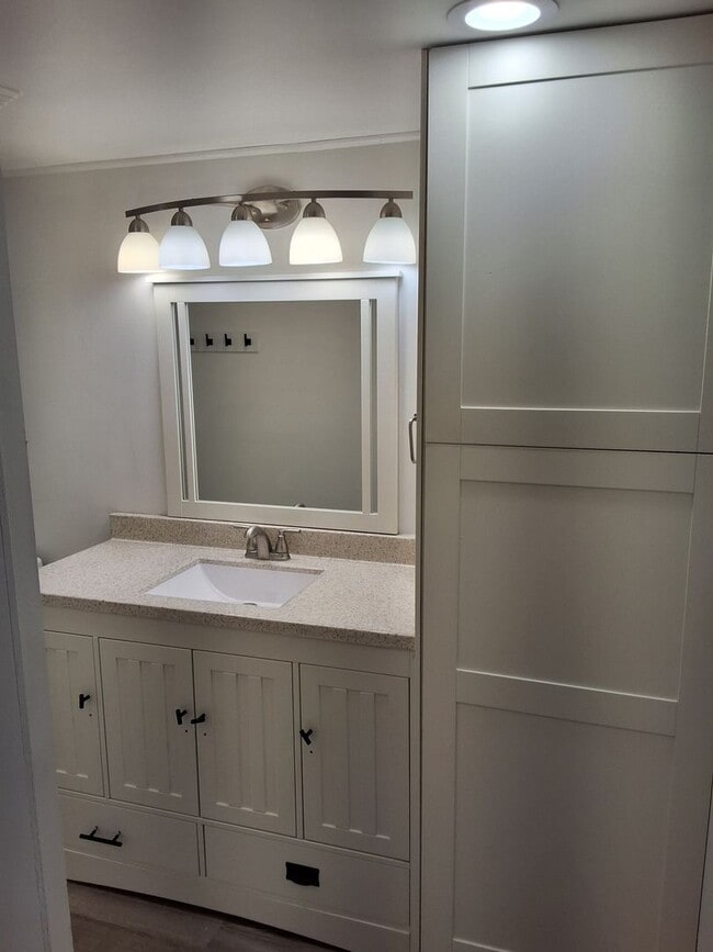 Building Photo - 3215 W Willow Knolls Dr