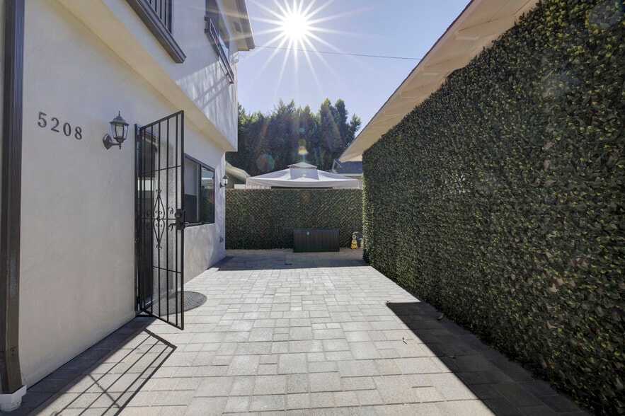 Building Photo - 5206 Goodland Ave