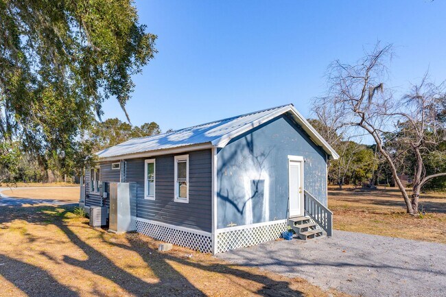 Building Photo - Charming Lowcountry Home for Rent on Edisto Island