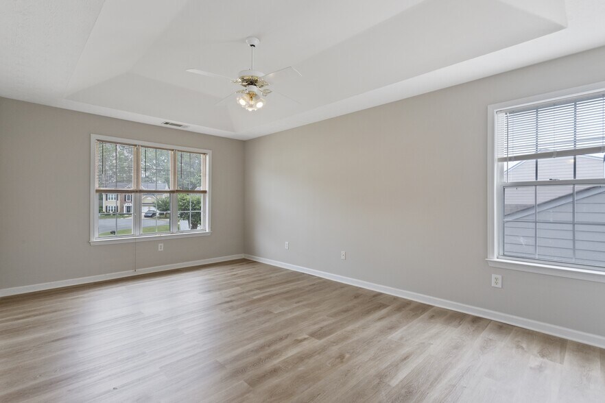 Building Photo - 2325 Winthrope Way Dr