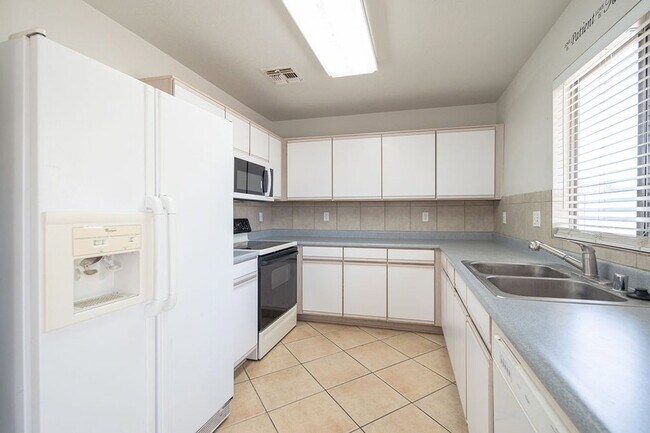Building Photo - 13628 W Fargo Dr