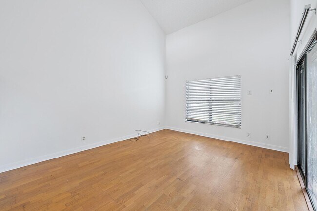 Building Photo - 4631 Brook Dr