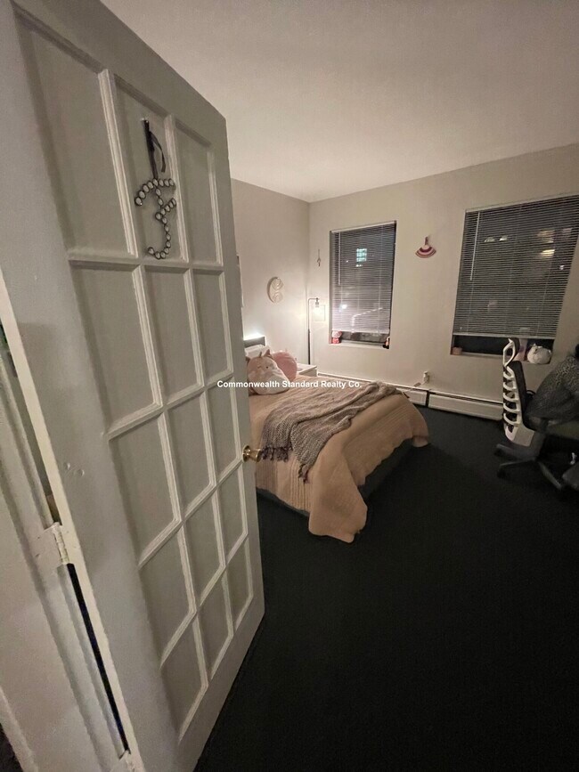 Building Photo - 833-835 Beacon St. Unit 302