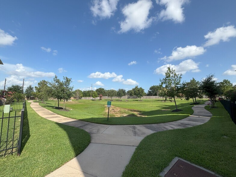 Building Photo - 9611 Knights Station Dr