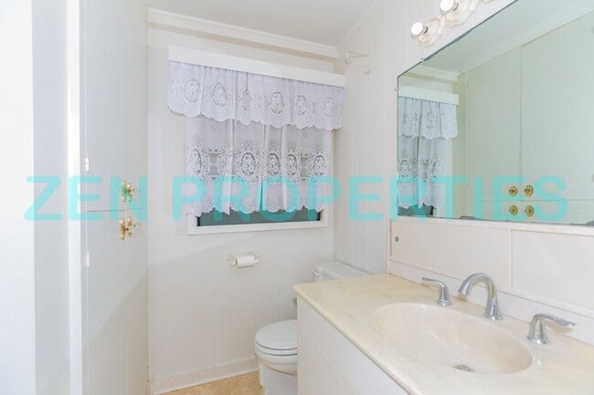 Building Photo - a 3 bdrm, 1 bath home for rent in Niu Valley