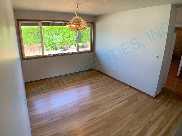 Building Photo - Charming 3-Bed, 2-Bath Haven in Portland's NE Heart, 1615 Sq Ft of Comfort!