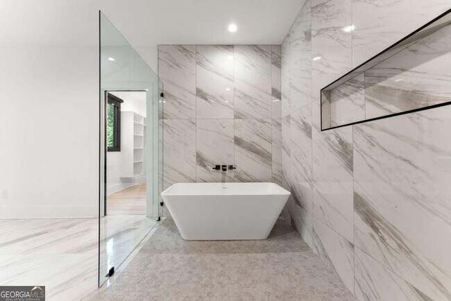 Building Photo - 151 S Pointe Dr