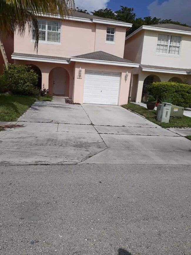 Building Photo - 4049 Eastridge Dr