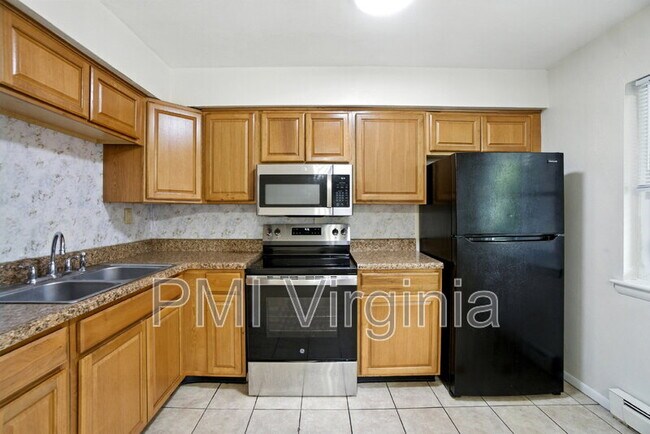 Building Photo - 9563 15th Bay St