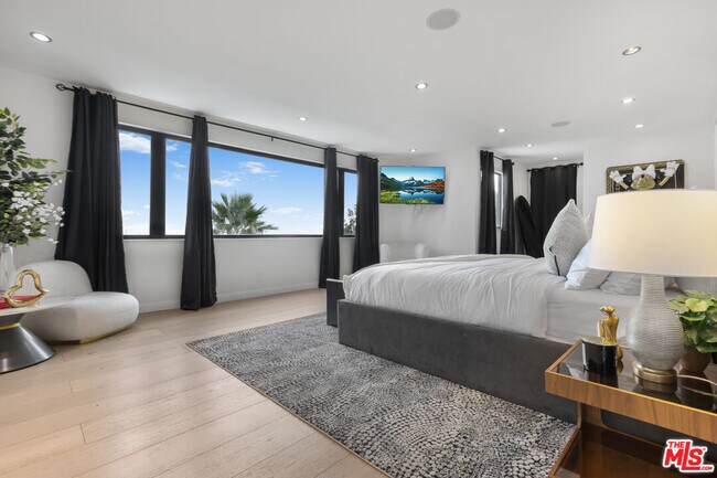 Building Photo - 2260 Maravilla Dr