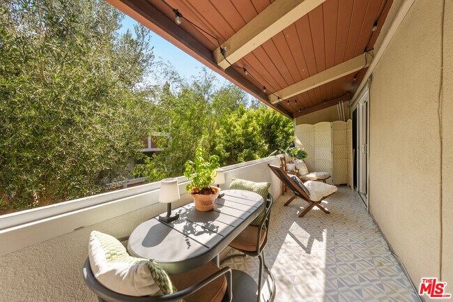 Building Photo - 6425 Green Valley Cir