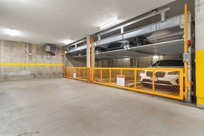 Building Photo - 75 W Broadway