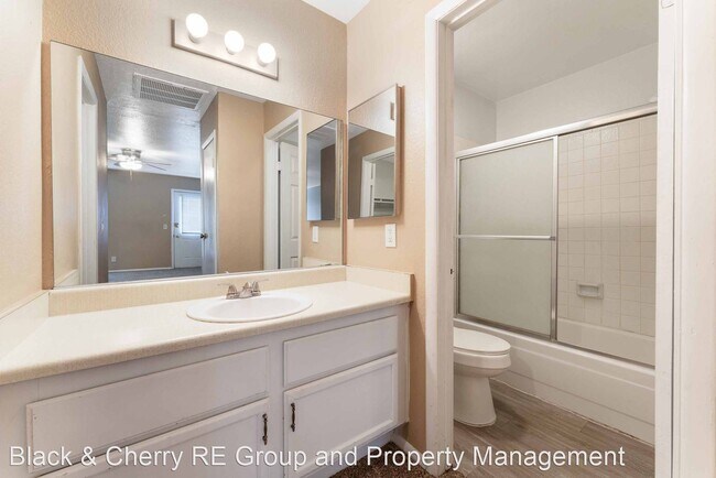 Building Photo - 1 br, 1.5 bath House - 1628 Justin Court