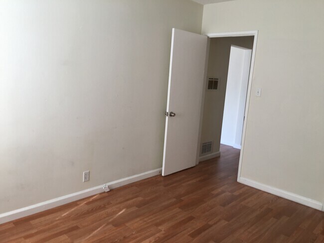 Building Photo - 742 N Garfield Ave