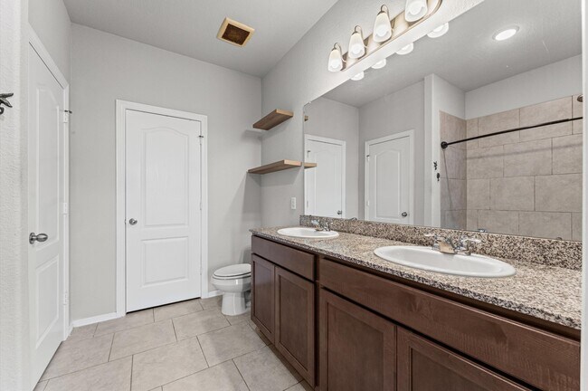 Building Photo - 40219 S Hill Pass