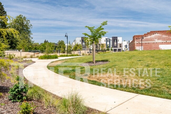 Building Photo - 266 Box Lane-