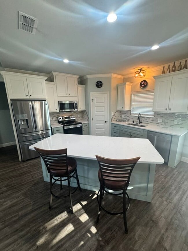 Building Photo - 162 Carriage Hills Pkwy