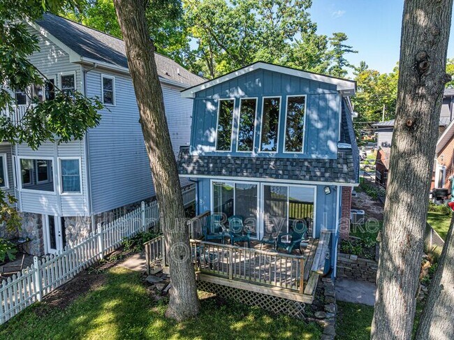 Building Photo - 391 Shady Oaks St
