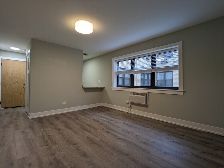 Building Photo - 507 W Barry Ave
