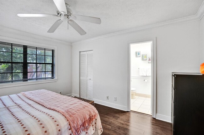 Building Photo - 1415 Miami Rd