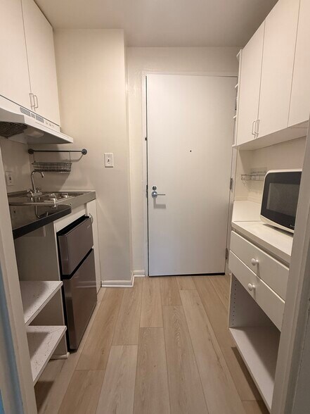 Building Photo - 10201 Grosvenor Pl