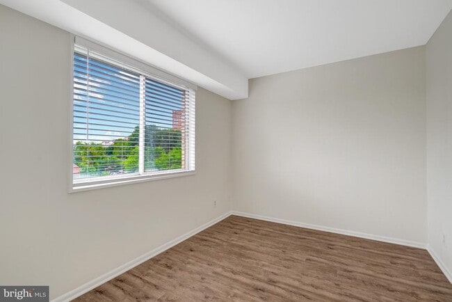 Building Photo - 5340 Holmes Run Pkwy