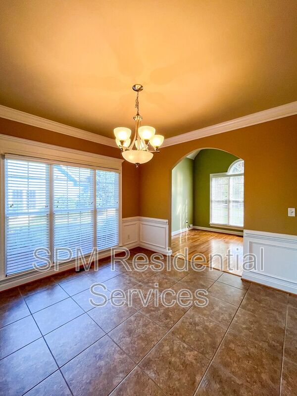 Building Photo - 726 Wine Cellar Cir