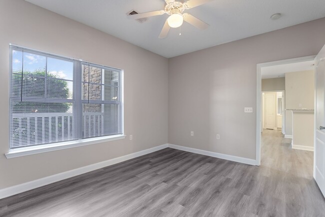 Building Photo - 2 Bedroom 2nd floor Castanza Available in ...