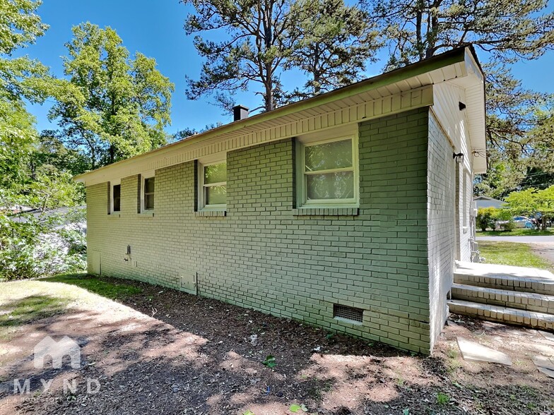 Building Photo - 301 Alda Dr