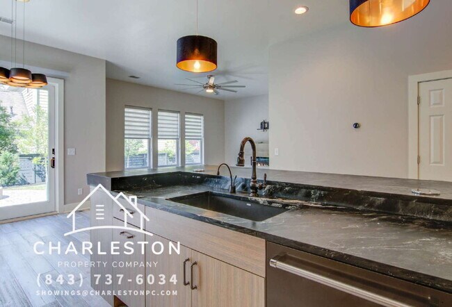 Building Photo - 2217 Daniel Island Dr