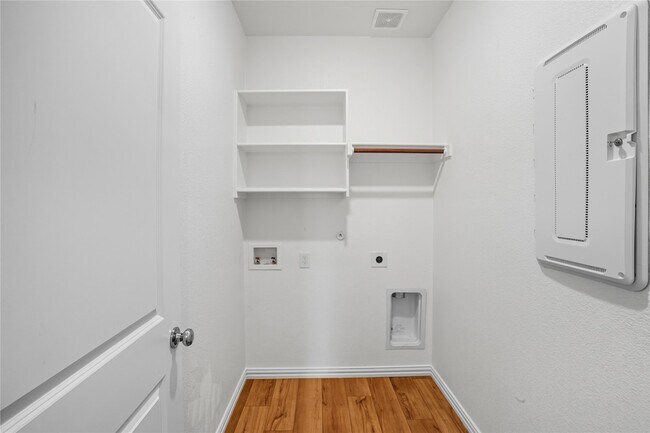 Building Photo - 14725 Mainstay Way