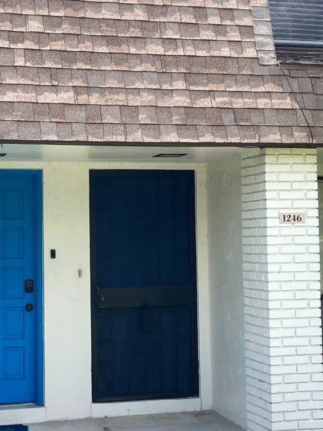 Building Photo - 3 Bedroom 2 Bathroom Condo at Palomar Plac...