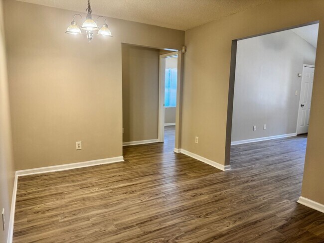 Building Photo - 3236 Ridgewood Pl Dr