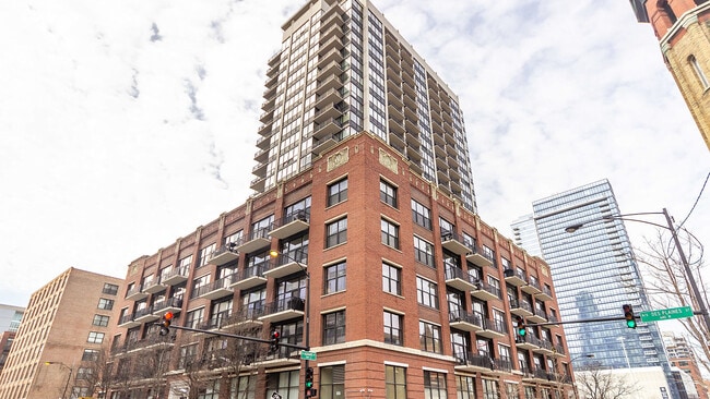 Primary Photo - 210 S Desplaines St