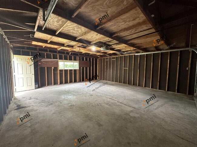 Building Photo - 1708 Napoleon St