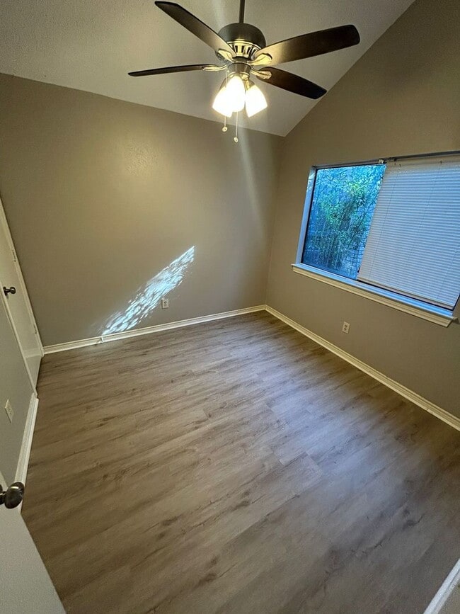 Building Photo - 972 333 1659